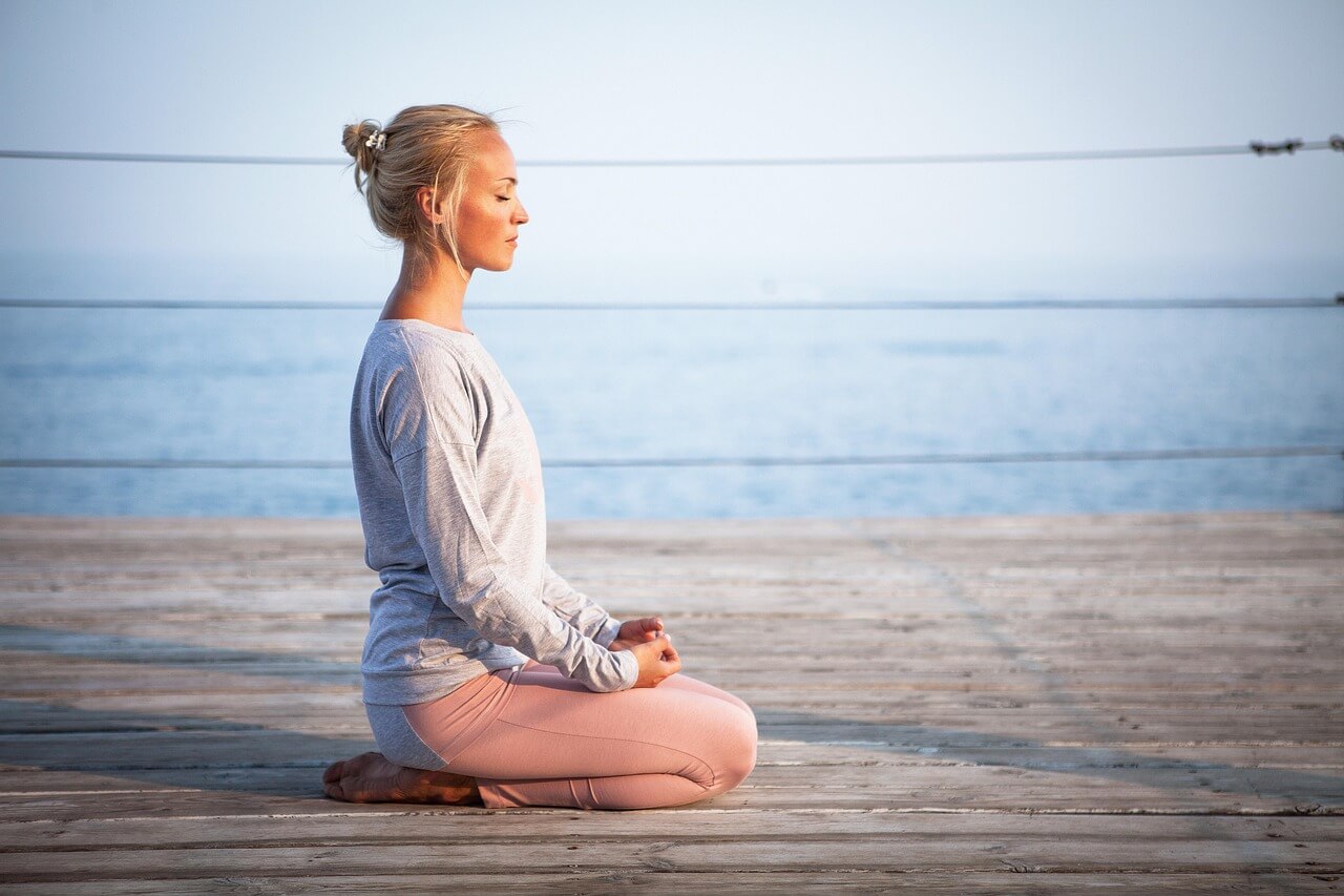 Peaceful yoga and meditation retreat in the jungle